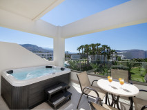 Room-Outdoor-Jacuzzi-5